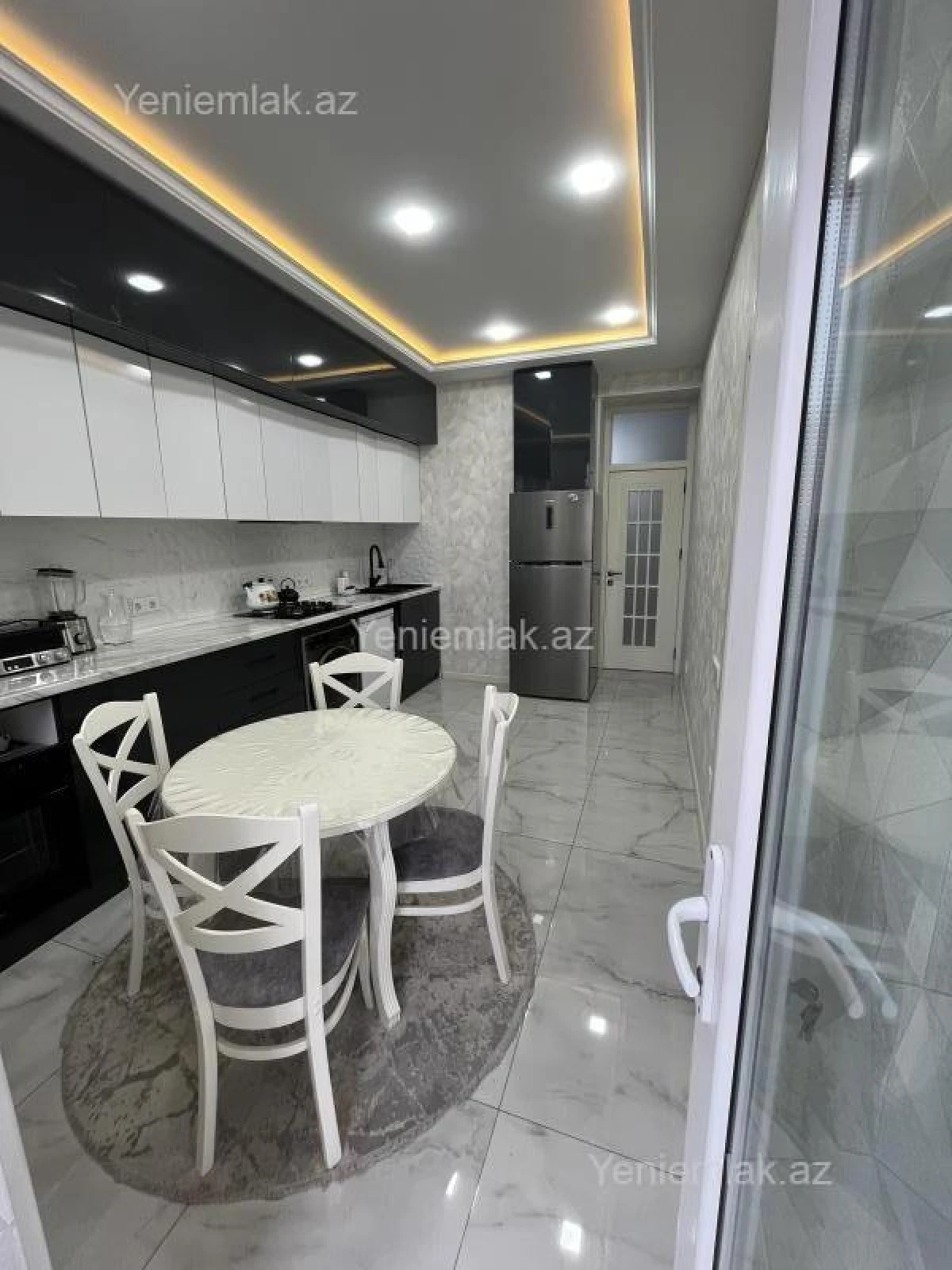 Satılır 3 otaqlı yeni tikili 100 m²