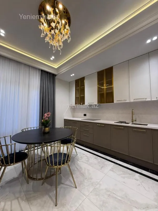 Satılır 4 otaqlı yeni tikili 140 m²