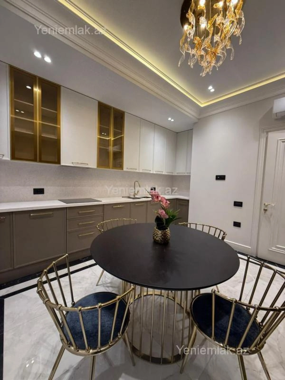 Satılır 4 otaqlı yeni tikili 140 m²