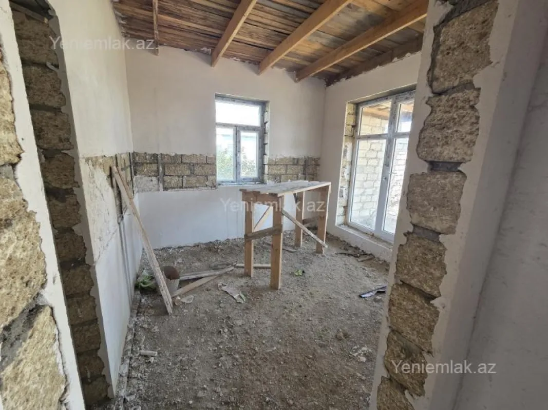 Satılır 5 otaqlı həyət evi 175 m²