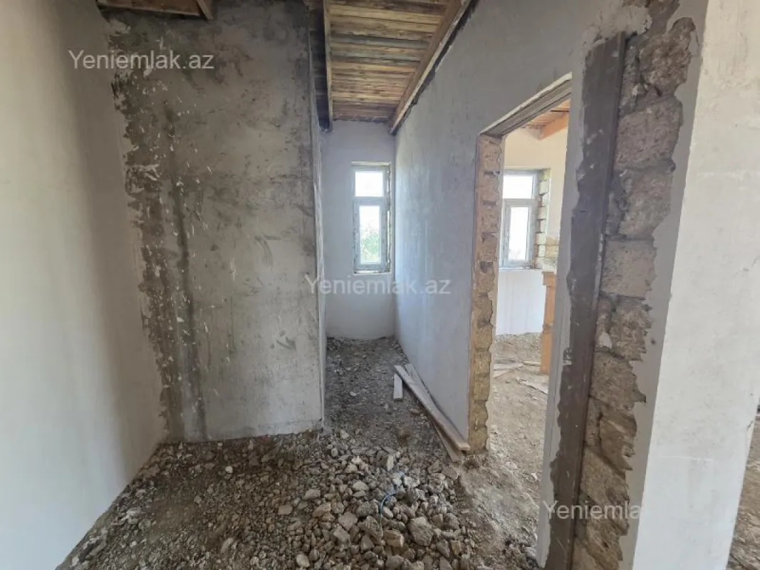 Satılır 5 otaqlı həyət evi 175 m²