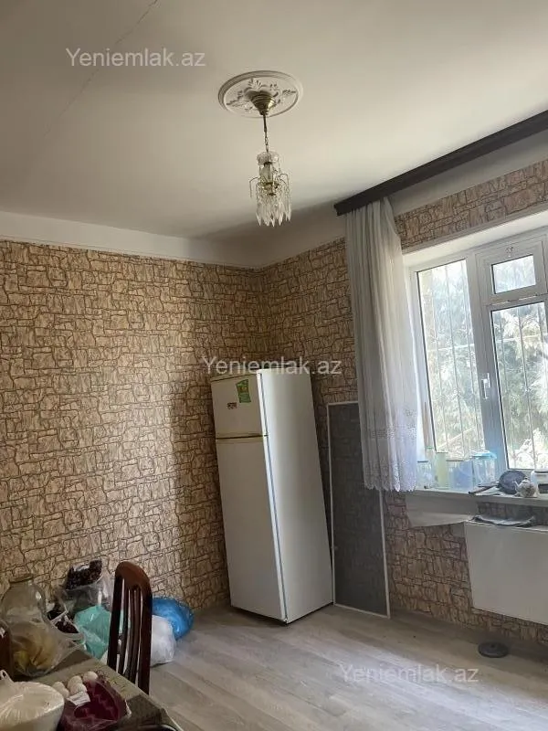 Satılır 5 otaqlı həyət evi 300 m²