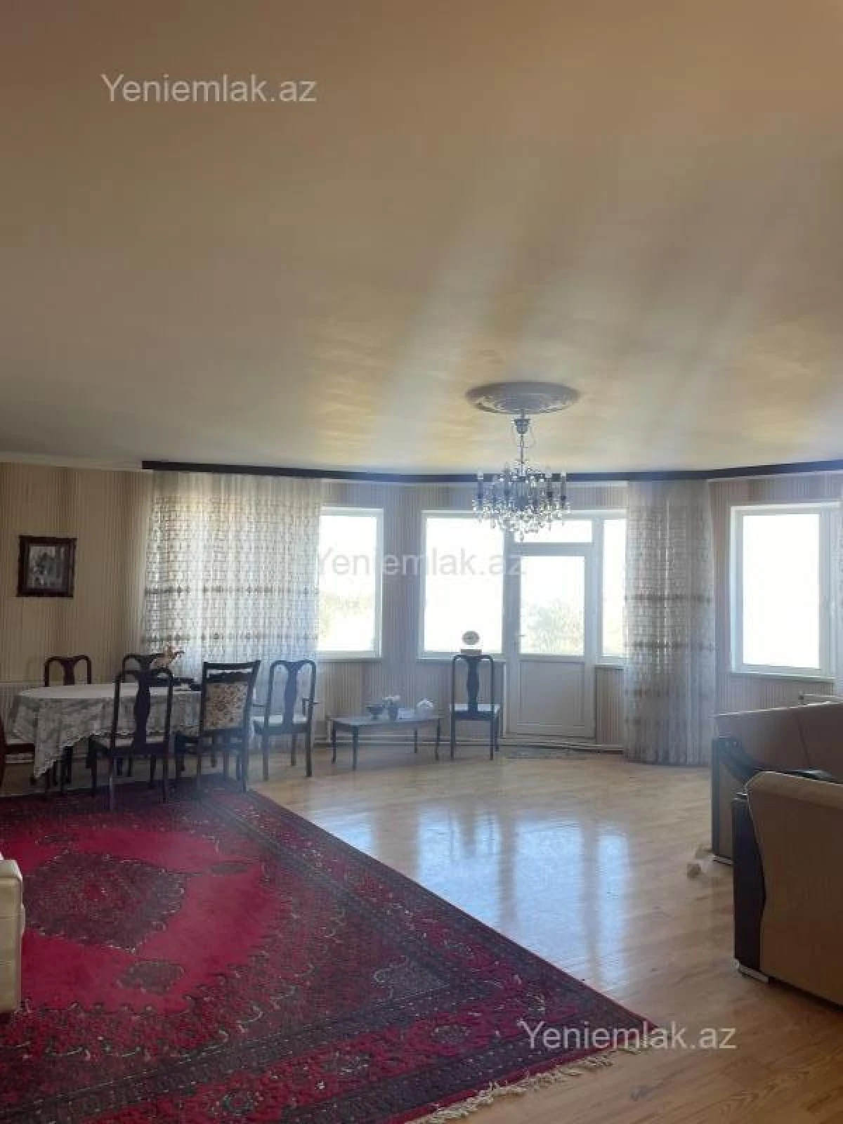 Satılır 5 otaqlı həyət evi 300 m²