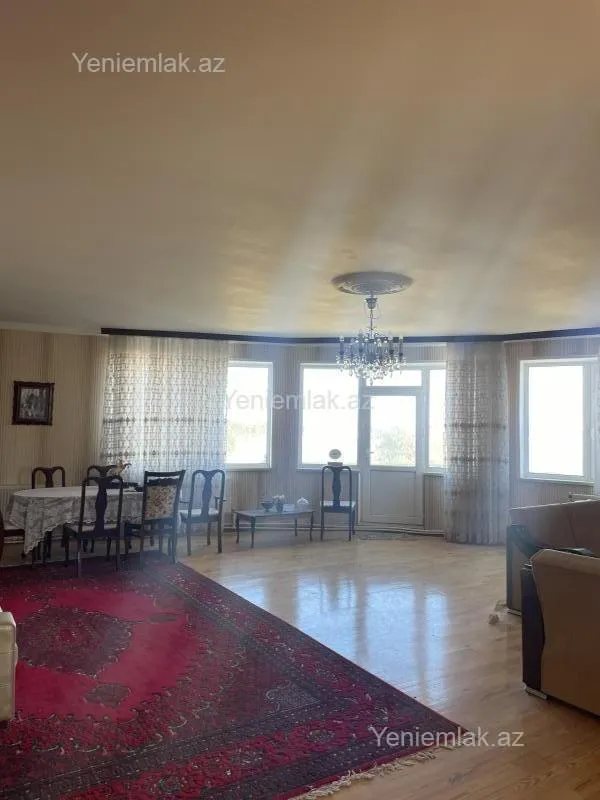 Satılır 5 otaqlı həyət evi 300 m²