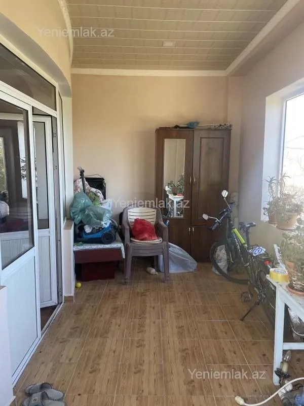 Satılır 5 otaqlı həyət evi 300 m²