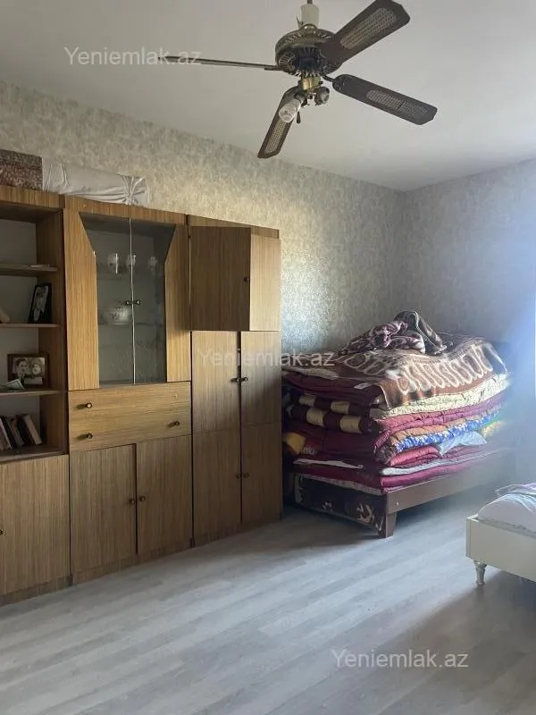 Satılır 5 otaqlı həyət evi 300 m²