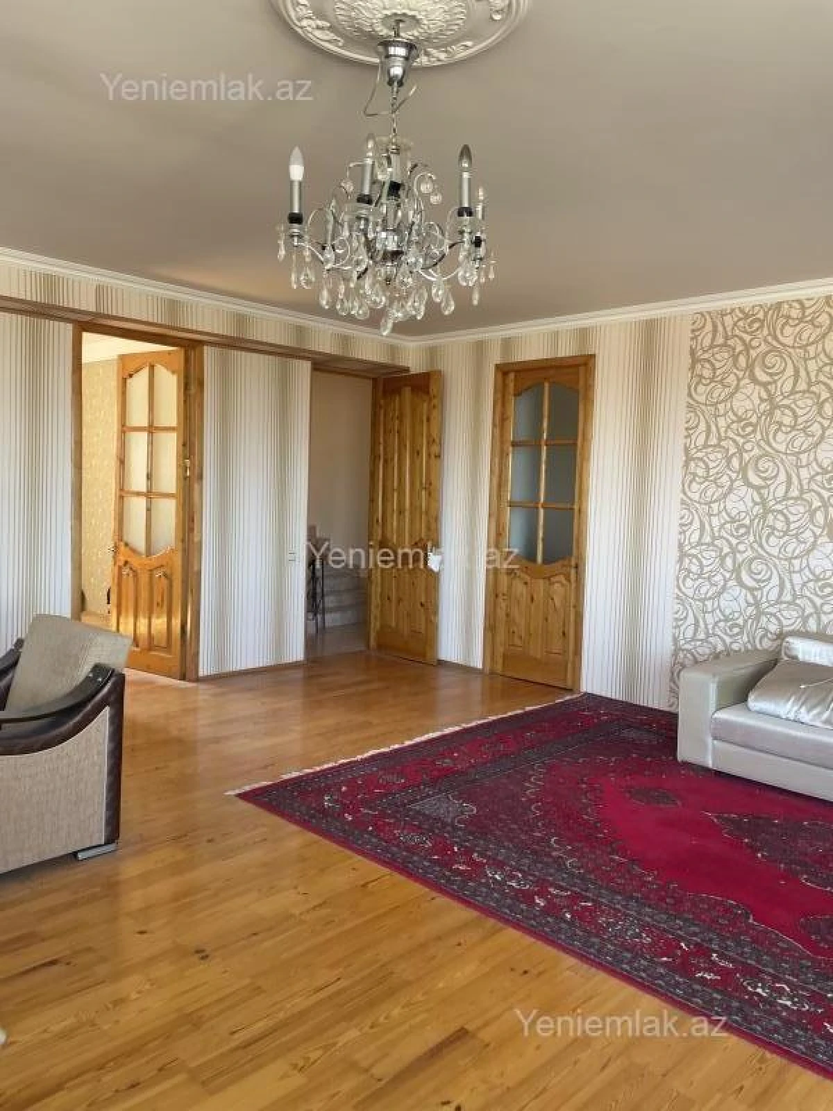 Satılır 5 otaqlı həyət evi 300 m²