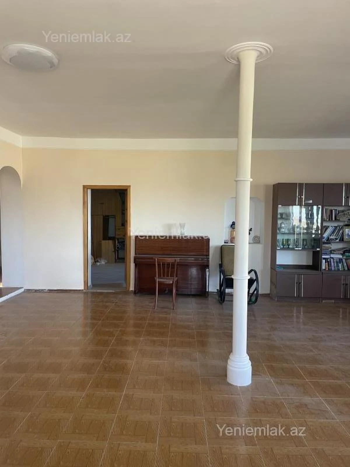 Satılır 5 otaqlı həyət evi 300 m²