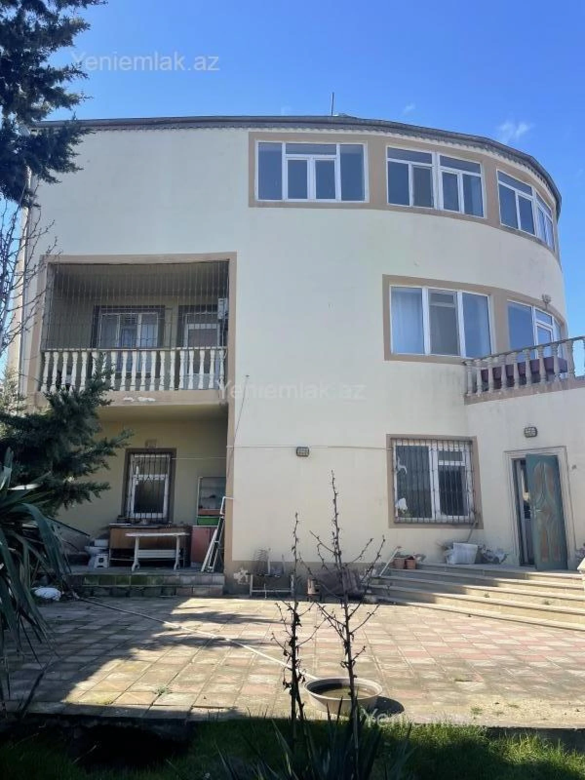 Satılır 5 otaqlı həyət evi 300 m²