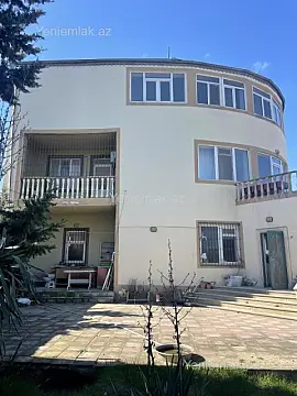 Satılır 5 otaqlı həyət evi 300 m²