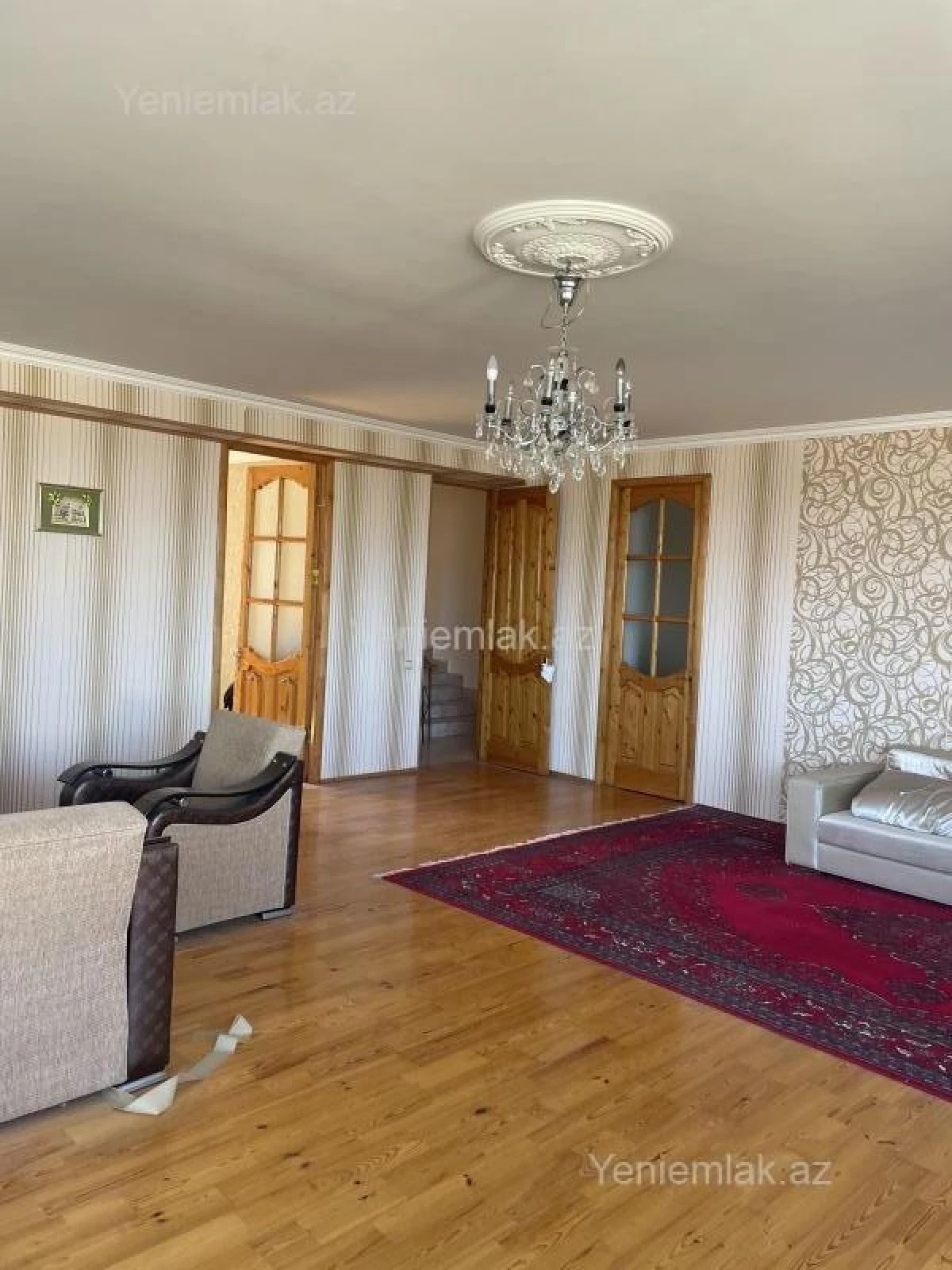Satılır 5 otaqlı həyət evi 300 m²