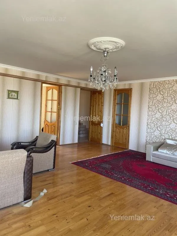 Satılır 5 otaqlı həyət evi 300 m²