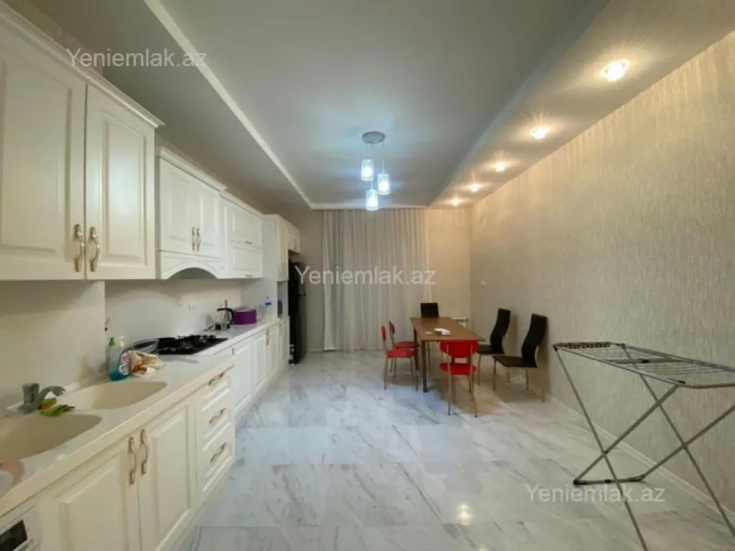 Satılır 4 otaqlı yeni tikili 220 m²