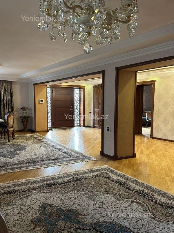 Satılır 7 otaqlı həyət evi 450 m²