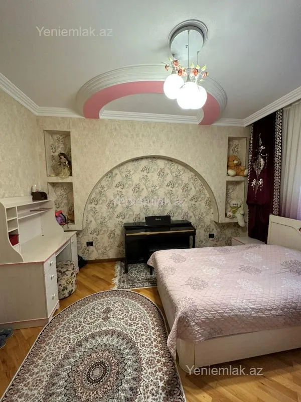 Satılır 7 otaqlı həyət evi 450 m²
