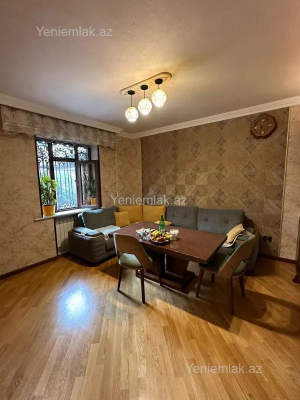 Satılır 7 otaqlı həyət evi 450 m²
