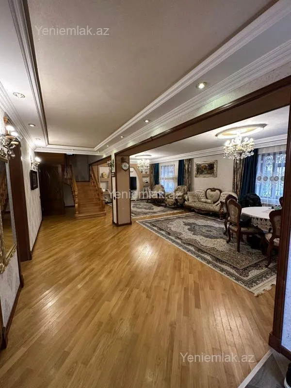 Satılır 7 otaqlı həyət evi 450 m²