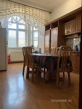 Satılır 8 otaqlı həyət evi 285 m²