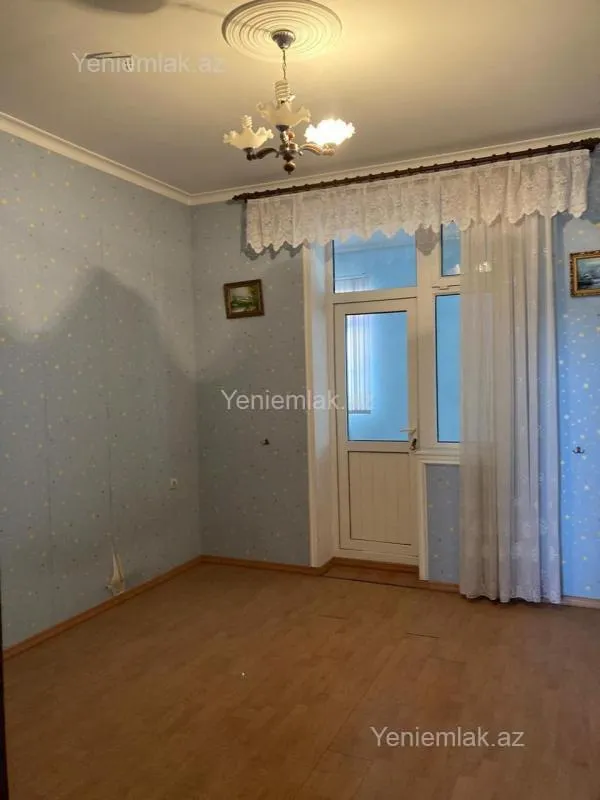 Satılır 8 otaqlı həyət evi 285 m²