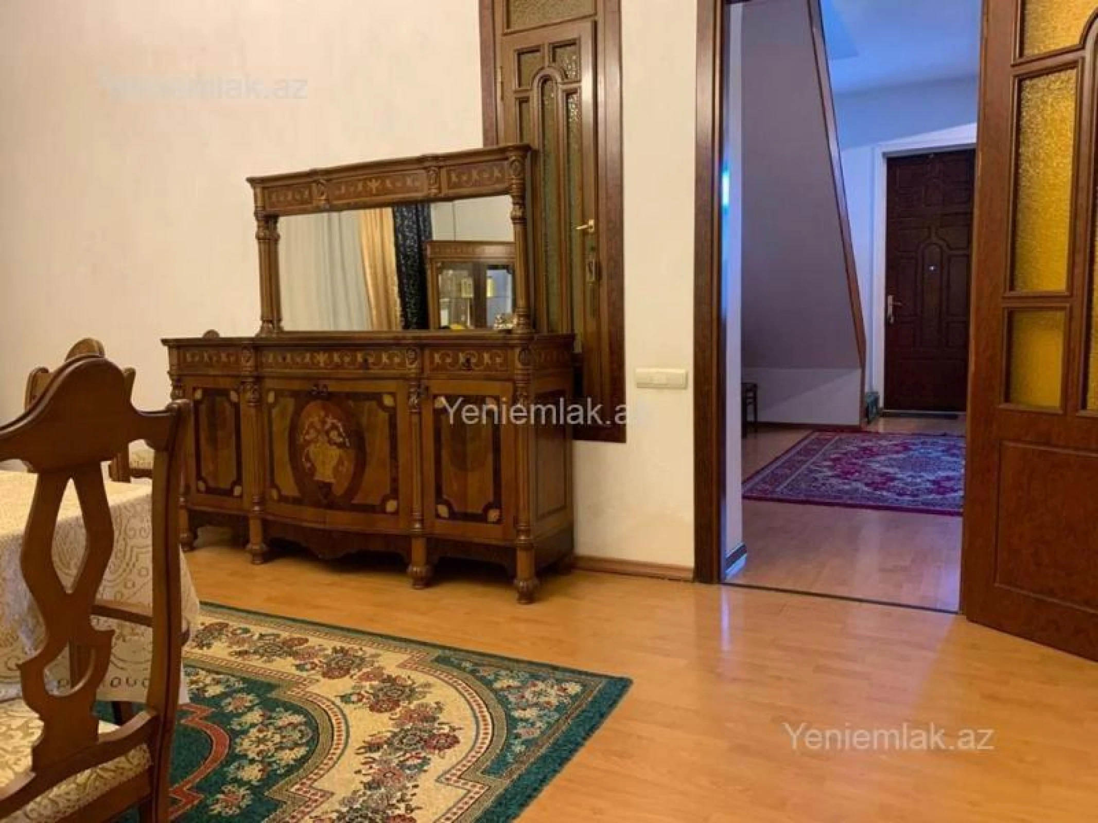 Satılır 8 otaqlı həyət evi 285 m²