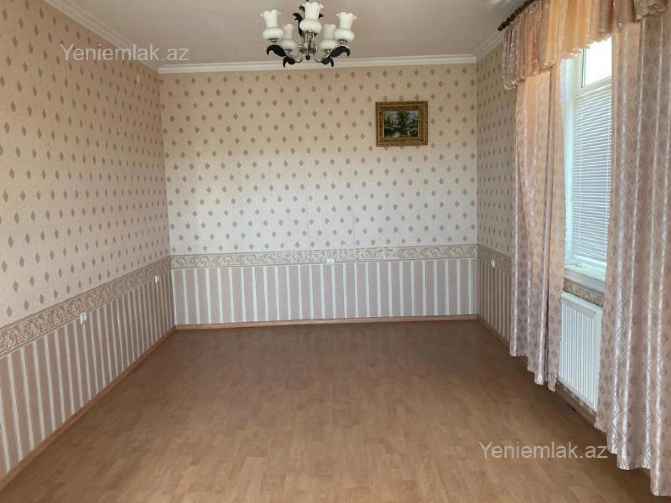 Satılır 8 otaqlı həyət evi 285 m²