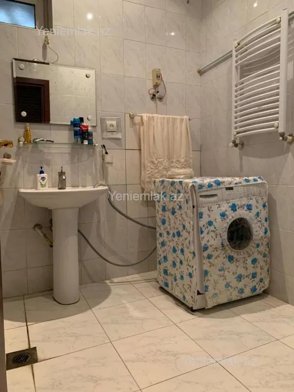 Satılır 8 otaqlı həyət evi 285 m²
