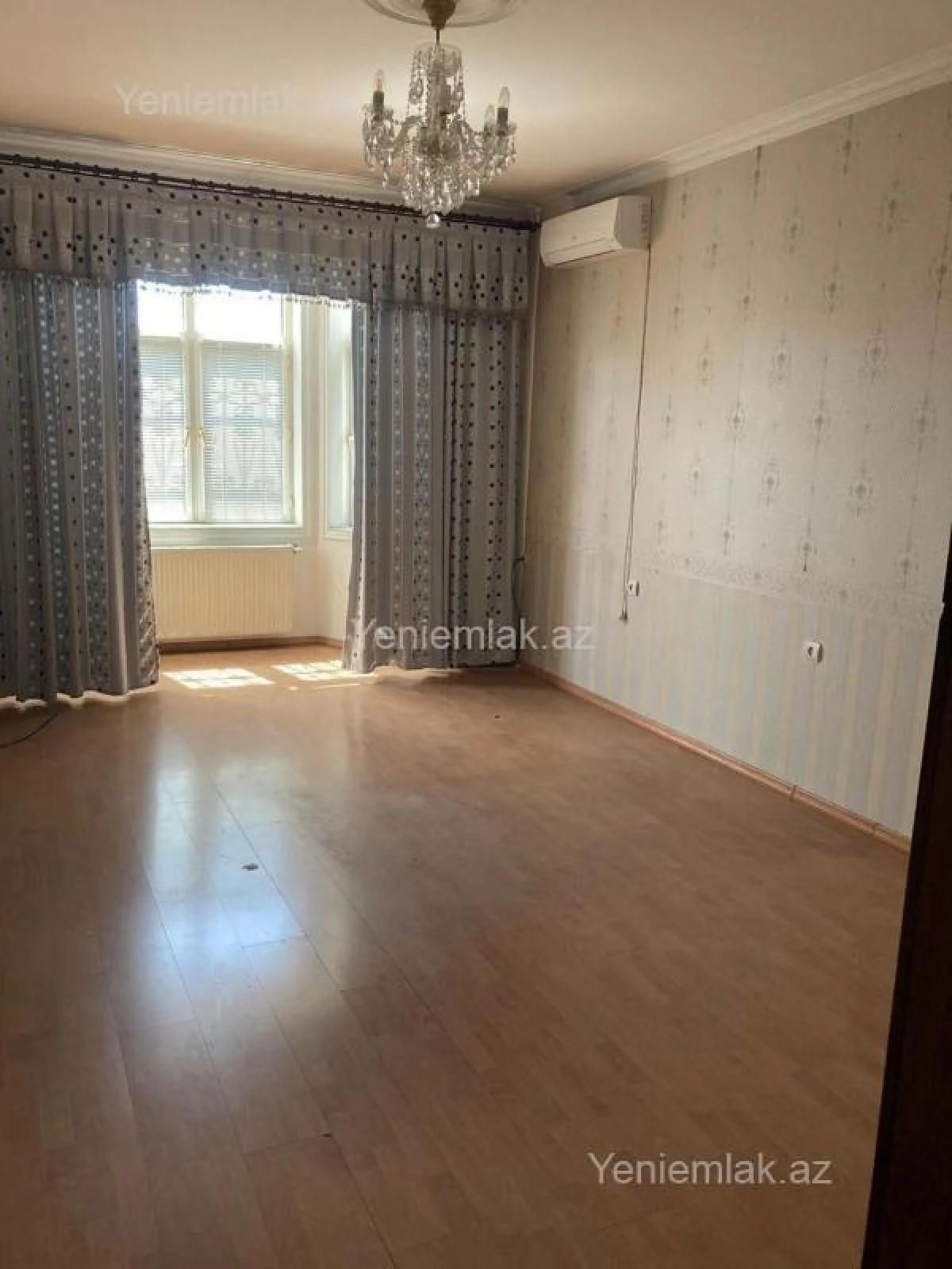 Satılır 8 otaqlı həyət evi 285 m²
