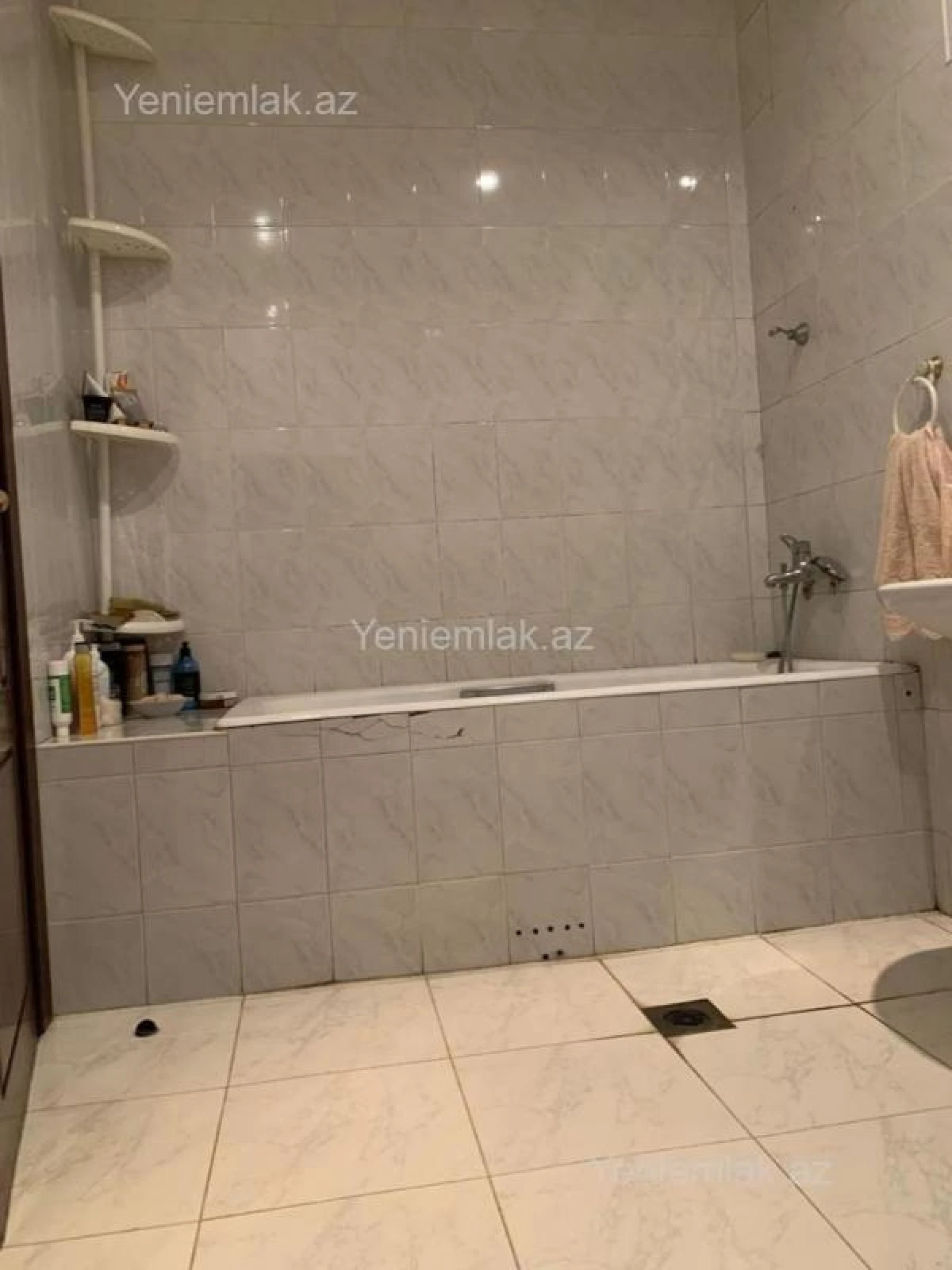 Satılır 8 otaqlı həyət evi 285 m²