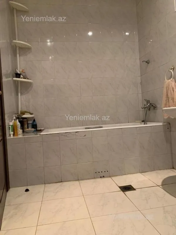 Satılır 8 otaqlı həyət evi 285 m²