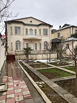 Satılır 8 otaqlı həyət evi 285 m²