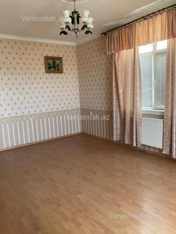 Satılır 8 otaqlı həyət evi 285 m²