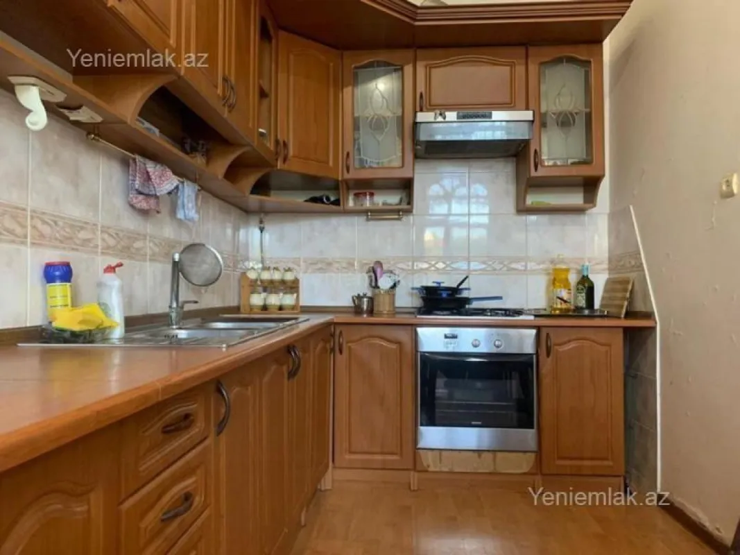 Satılır 8 otaqlı həyət evi 285 m²