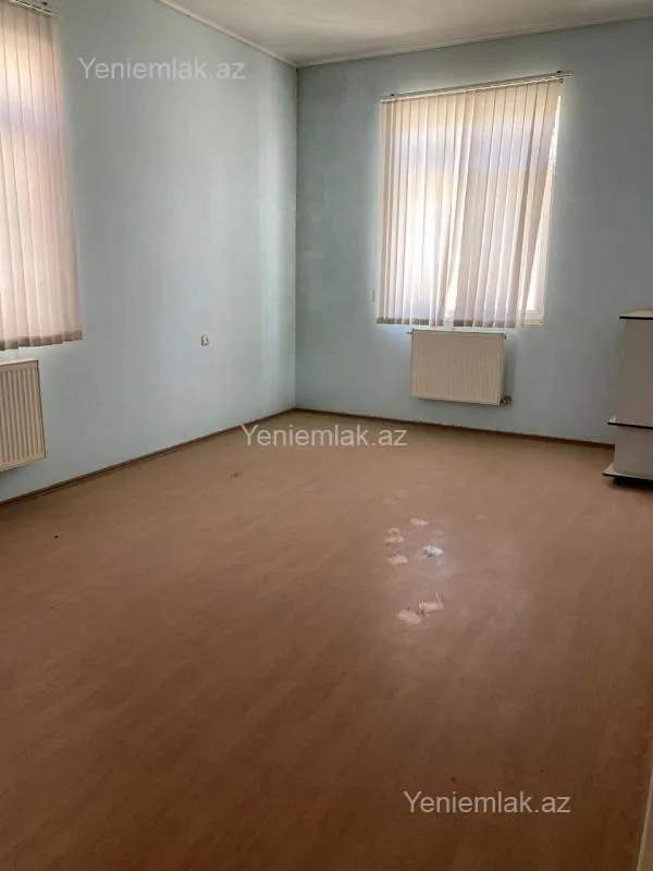 Satılır 8 otaqlı həyət evi 285 m²