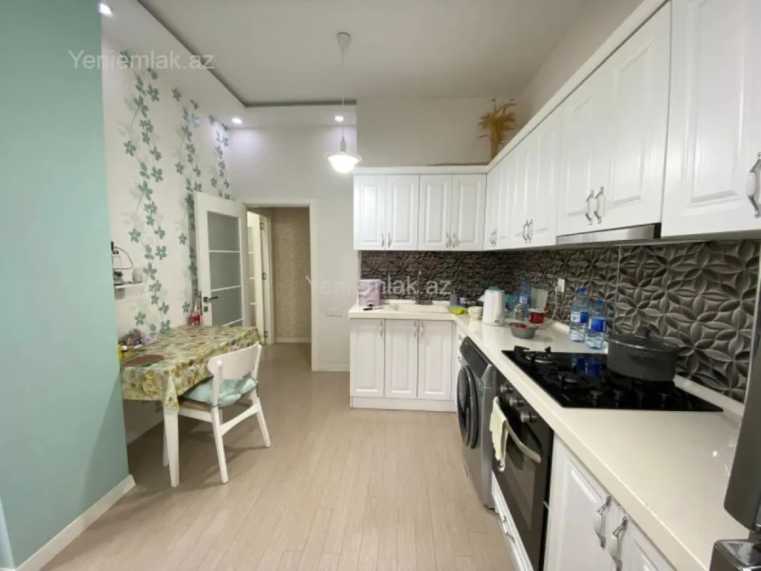 Satılır 3 otaqlı yeni tikili 115 m²