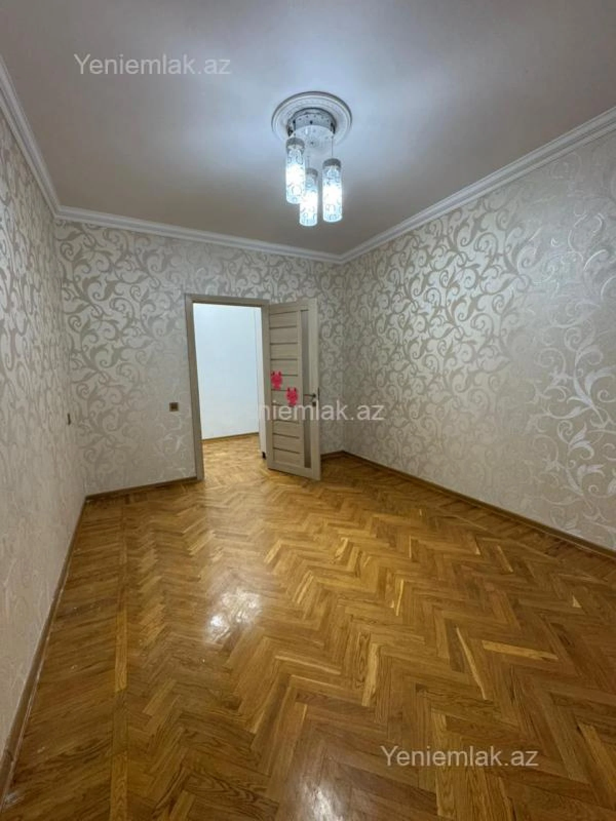 Satılır 3 otaqlı köhnə tikili 90 m²