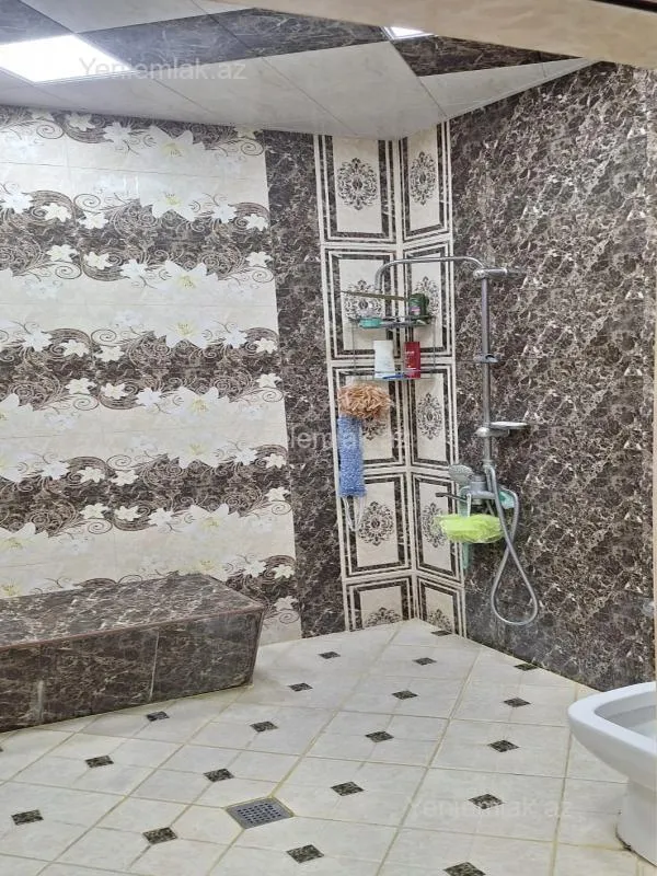 Satılır 8 otaqlı həyət evi 142 m²