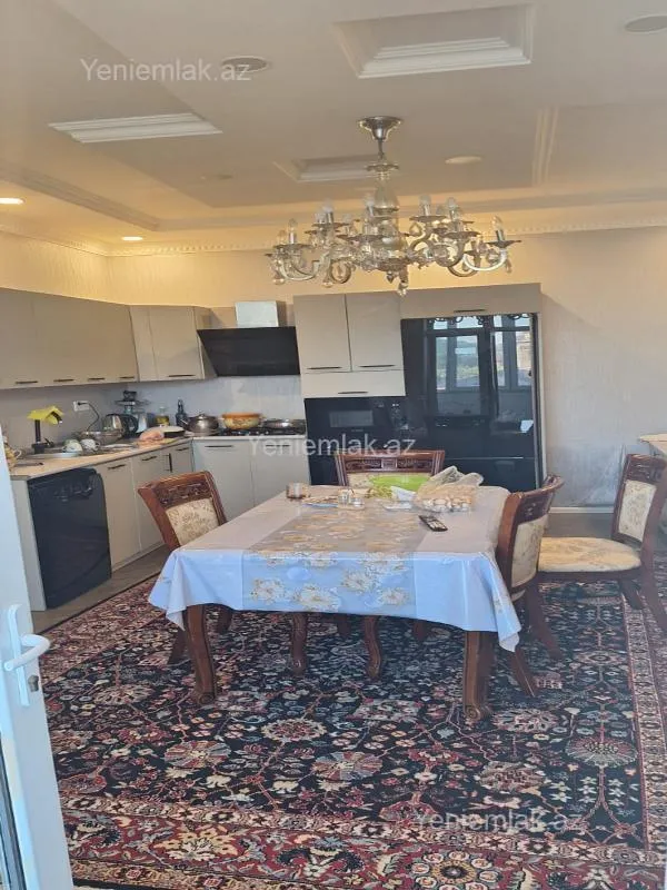 Satılır 8 otaqlı həyət evi 142 m²