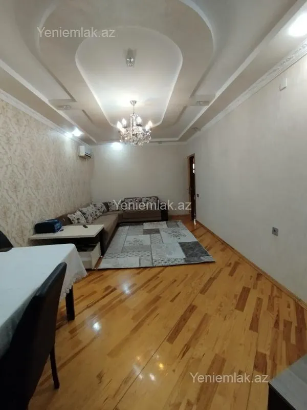 Satılır 4 otaqlı köhnə tikili 105 m²