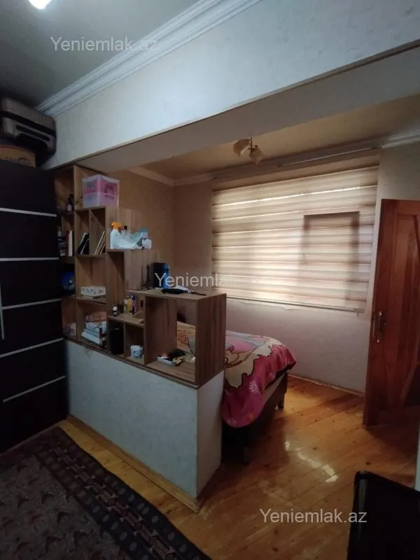Satılır 4 otaqlı köhnə tikili 105 m²