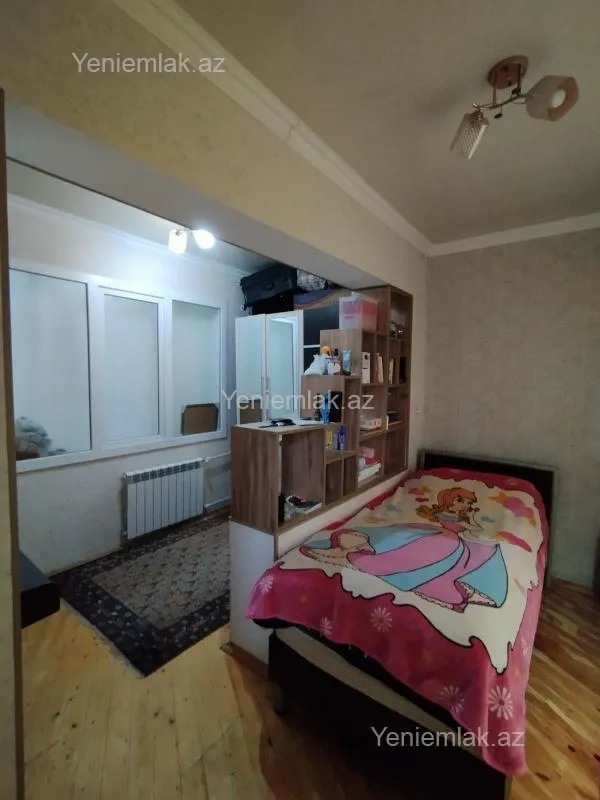 Satılır 4 otaqlı köhnə tikili 105 m²