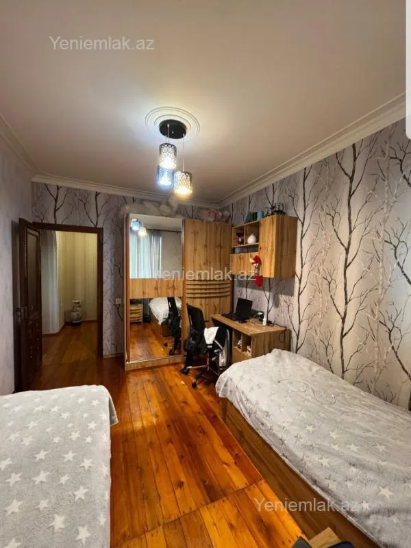 Satılır 4 otaqlı köhnə tikili 115 m²