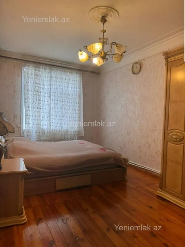 Satılır 4 otaqlı köhnə tikili 115 m²