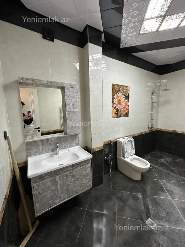 Satılır 6 otaqlı həyət evi 300 m²