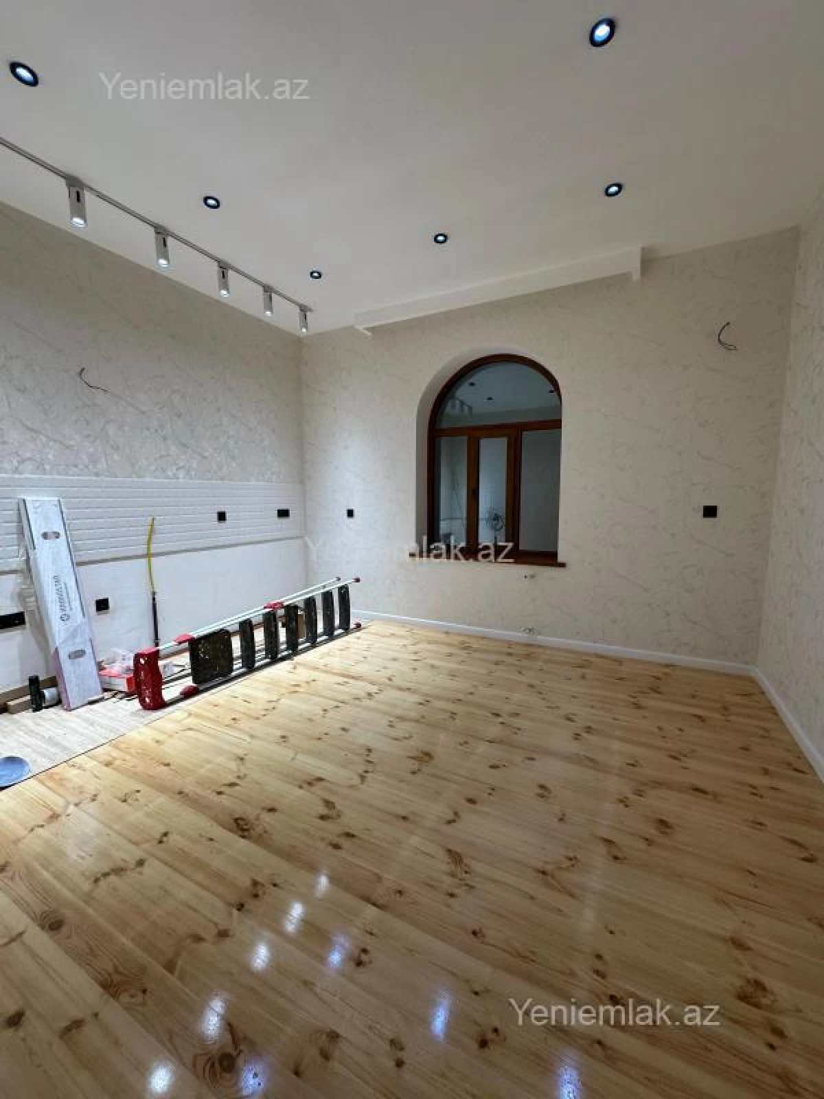 Satılır 6 otaqlı həyət evi 300 m²