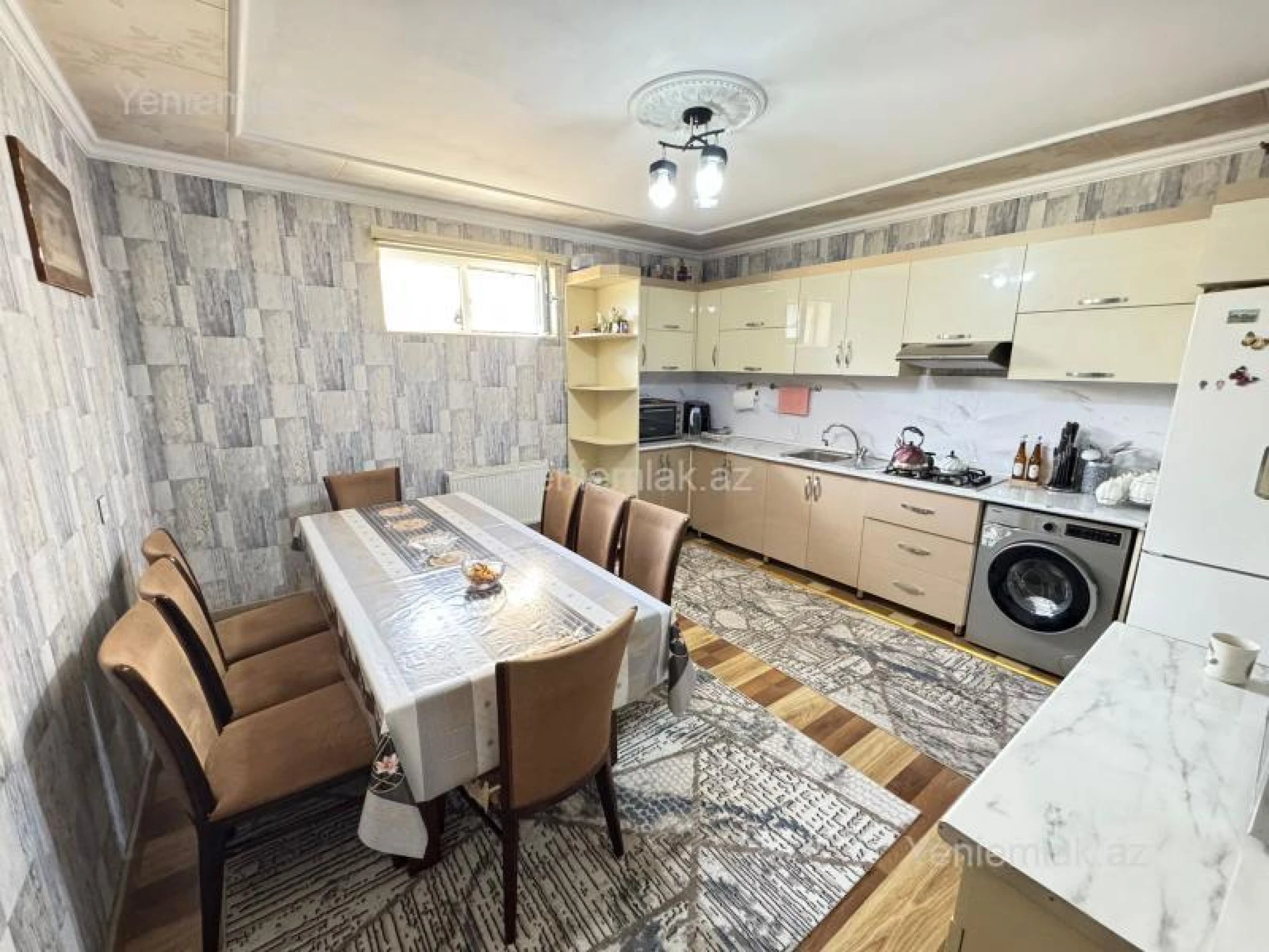Satılır 5 otaqlı həyət evi 195 m²