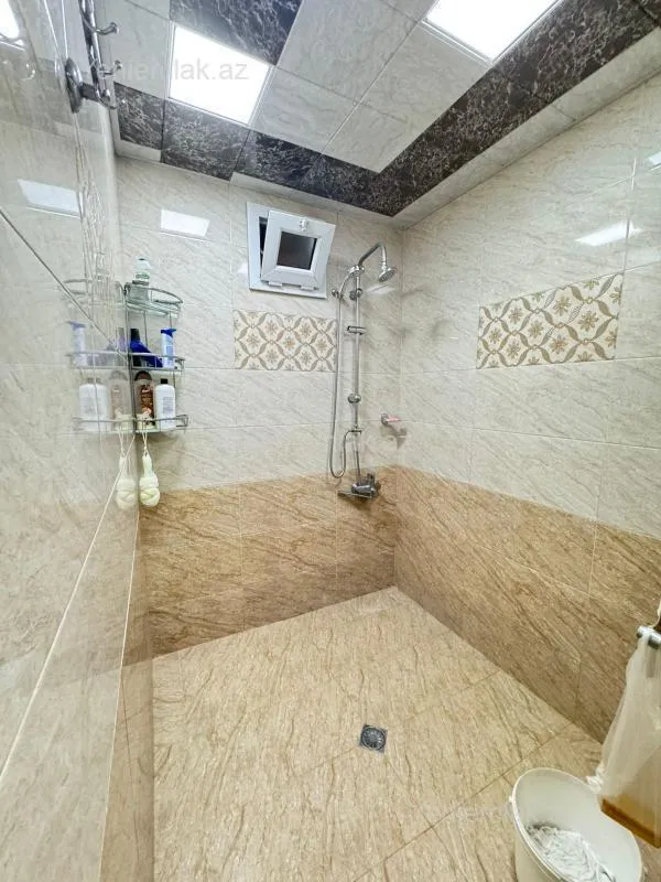 Satılır 5 otaqlı həyət evi 195 m²