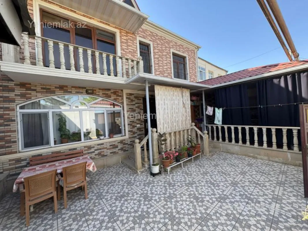 Satılır 5 otaqlı həyət evi 195 m²