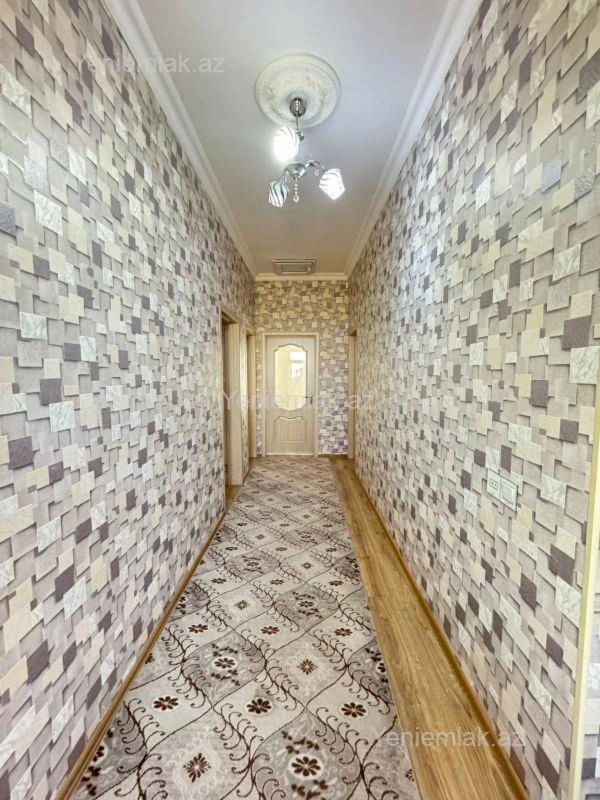 Satılır 5 otaqlı həyət evi 195 m²