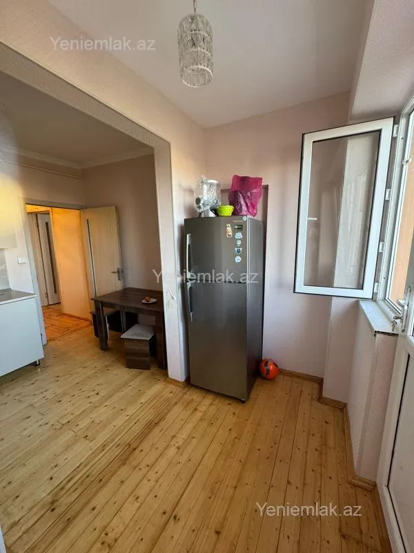 Satılır 2 otaqlı köhnə tikili 60 m²