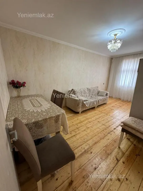 Satılır 2 otaqlı köhnə tikili 60 m²